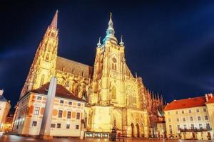 praga S t. catedral de vito. Noche foto