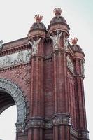 arco de triunfo en barcelona en españa foto