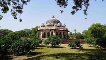 tumba de isa khan conocida por su jardín hundido fue construida para un noble en el complejo de la tumba de humayun. foto