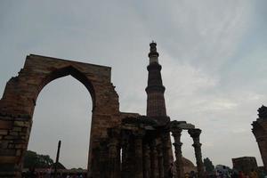 vista de qutub minar-qutab minar road, imagen de delhi foto