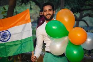 imagen del día de la república india, 26 de enero. imagen del día de la independencia india con globos coloridos en colores de la bandera india foto