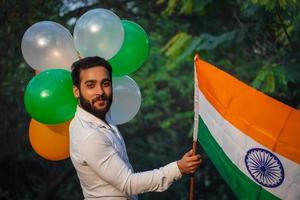 imagen del día de la república india, 26 de enero. imagen del día de la independencia india con globos coloridos en colores de la bandera india foto