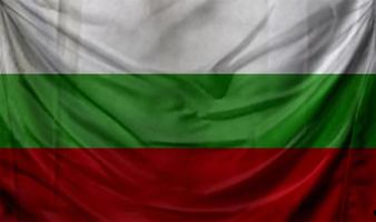 ondear la bandera de bulgaria. antecedentes para el diseño patriótico y nacional foto