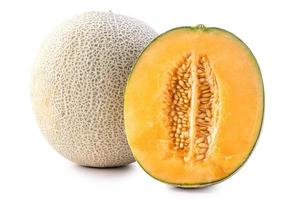 melón en rodajas - primer plano, trazado de recorte, corte. hermoso, sabroso, fresco, maduro, roca, melón, fruta, con, semillas, aislado, blanco, plano de fondo.