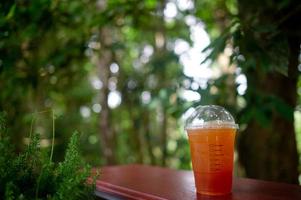 té helado, bebida saludable en el área natural, concepto de bebida foto