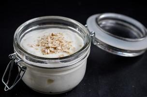 desayuno saludable - yogur con muesli foto