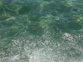 fondo de agua de mar azul foto