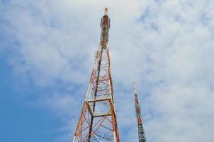 mástil de la torre de comunicación foto