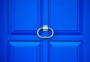 manija de la puerta azul foto