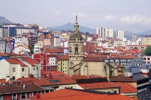 paisaje urbano de la ciudad de bilbao, españa, destinos de viaje foto