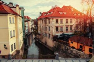 Praga, República Checa. puente de carlos con su estatua vista desde foto