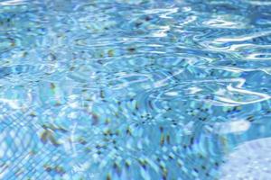 agua en la piscina fondo de detalle de agua ondulada foto