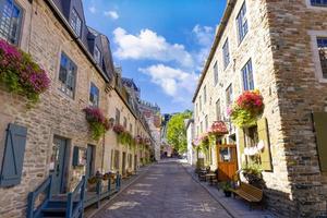 canadá, antiguas atracciones turísticas de la ciudad de quebec, petit champlain ciudad baja y distrito comercial foto