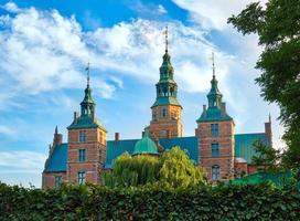 famoso castillo de rosenborg, uno de los castillos más visitados de copenhague foto