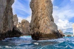 arco de destino turístico de referencia escénica de cabo san lucas, el arco, avistamiento de ballenas y lugar para bucear foto