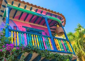 la famosa ciudad amurallada colonial de cartagena y sus coloridos edificios en el centro histórico de la ciudad, designada patrimonio de la humanidad por la unesco foto