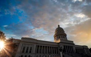 edificio del capitolio nacional capitolio nacional de la habana un edificio público y uno de los sitios más visitados por los turistas en la habana foto