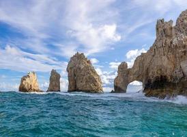 arco de destino turístico de referencia escénica de cabo san lucas, el arco, avistamiento de ballenas y lugar para bucear foto