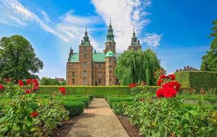 famoso castillo de rosenborg, una de las atracciones turísticas más visitadas de copenhague foto