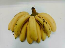 Photo of a group of ripe yellow bananas that are appetizing.