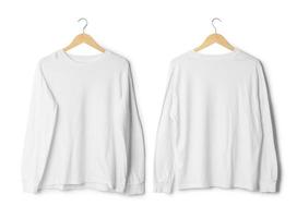 maqueta de camiseta de manga larga realista colgando vista frontal y posterior aislada sobre fondo blanco con trazado de recorte