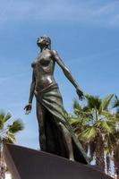Fuengirola, Andalucía, España, 2016. Estatua de la dama del mar en Fuengirola foto