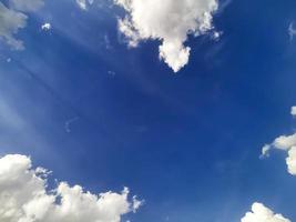 nube cielo nubes azul durante el día espacio libre foto