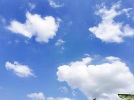 nube cielo nubes azul durante el día espacio libre foto