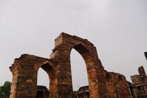 imagen de la estructura de la puerta antigua histórica india al aire libre foto