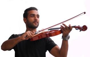 músico tocando violín. concepto de música y tono musical. foto