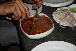 imagen de pollo masala con mantequilla imagen de comida india foto