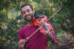 violinista imágenes música y concepto de tono musical. imagenes de hombre musico foto