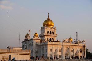 bangla sahib gurudwara lugar religioso para sikhs foto