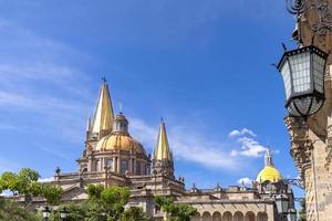 basílica de la catedral de guadalajara, méxico, en el centro histórico, cerca de la plaza de armas y la plaza de la liberación foto