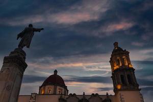 mexico, calles de durango cerca del centro historico y la catedral de durango foto