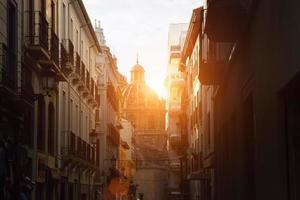 calles de granada en un centro histórico de la ciudad foto