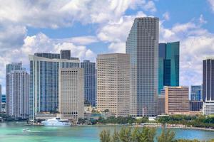 estados unidos, puerto de miami en un día soleado foto