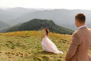 bride and groom. Photo shoot in the mountains.