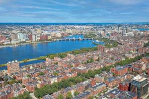 vista panorámica de boston desde la plataforma de observación de la torre prudencial foto