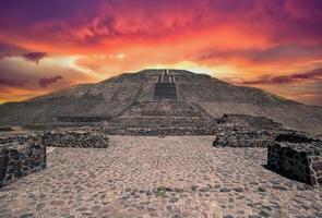 méxico, pirámides de teotihuacan en el altiplano mexicano y valle de méxico cerca de la ciudad de méxico foto