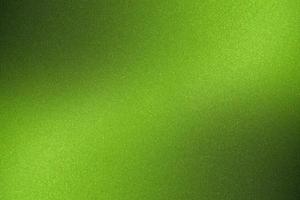 superficie de pared de metal verde cepillado brillante, fondo de textura abstracta foto