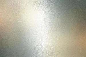 textura de reflexión sobre una pared metálica gris áspera, fondo abstracto foto