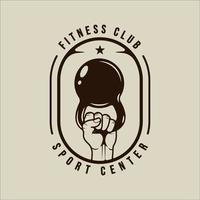 puño de mano con logotipo de pesas rusas vector ilustración vintage plantilla icono diseño gráfico. signo o símbolo de gimnasio o fitness para negocios deportivos con placa retro y tipografía