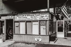 seligman, arizona, estados unidos, 2011. antigua tienda en la ruta 66 foto