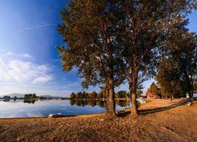 orilla cerca del lago foto