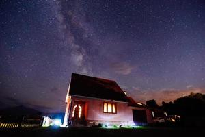 casa bajo las estrellas foto