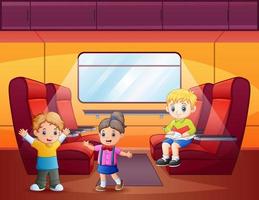 niños felices dentro del transporte subterráneo trenes de metro vector