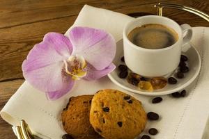 taza de café y galletas foto