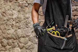 constructor manitas con herramientas de construcción para la renovación de la casa o concepto de fondo de carpintero foto