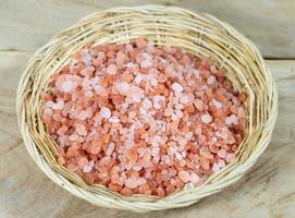 sal del himalaya rosa dieta para bajar de peso saludable, la sal del himalaya se originó en el himalaya en pakistán. tiene un color rosado porque contiene óxido de hierro. foto
